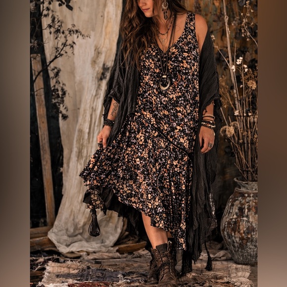 Max & Cleo Dresses & Skirts - Max & Cleo Floral Artsy Fairy Asymmetrical Hem Drop Waist Midi Dress Size L